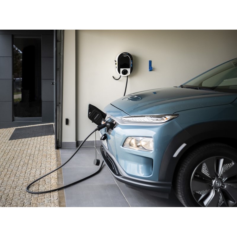 Cargador eléctrico instalado en garaje privado en Pozuelo de Alarcón para coche eléctrico