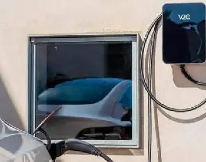 Instalación exterior de cargador Wallbox para coche eléctrico en Mirasierra, Madrid